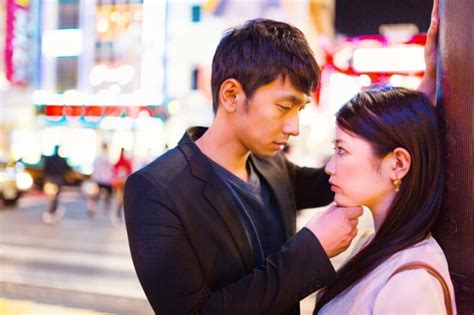 年上男性 好意 しぐさ|年上男性が好意を持った際に見せるしぐさとは【小さ。